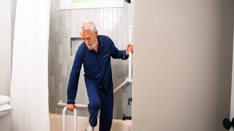 Sturdy Toilet Grab Bars for Elderly People Make a Big Difference in Their Lives